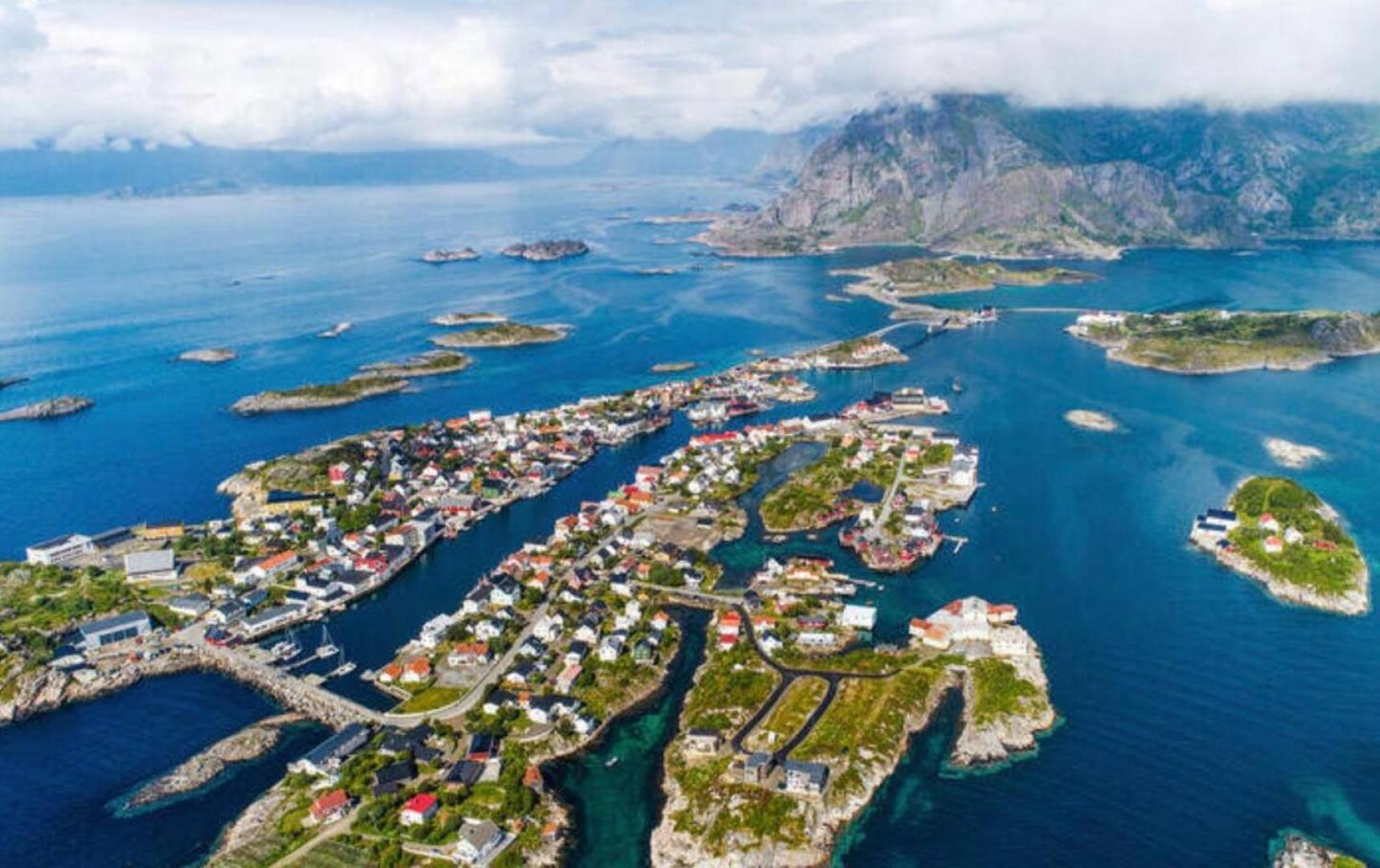 Waterfront With Panoramic Sea View * Henningsvaer